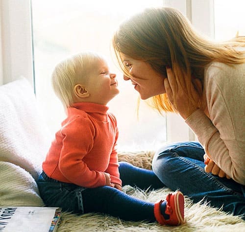 moment de complicité avec baby sitting à Antony